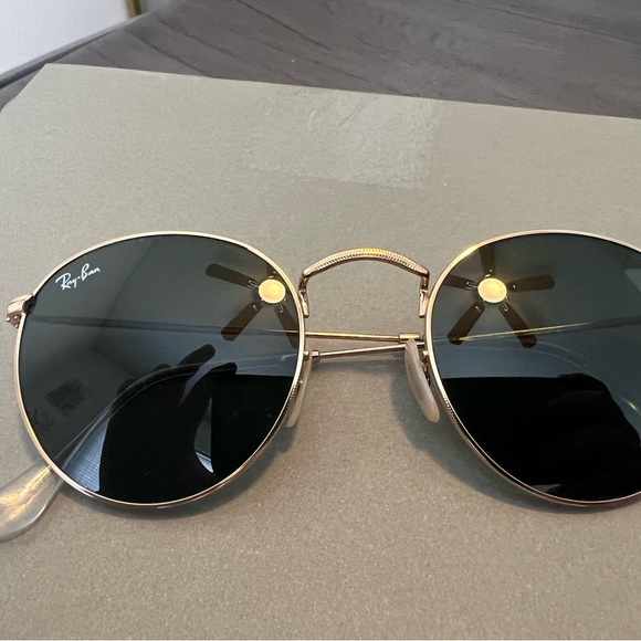 Ray-Ban RB 3447 Round Metal Sunglasses with Gold Frame - Picture 2 of 5